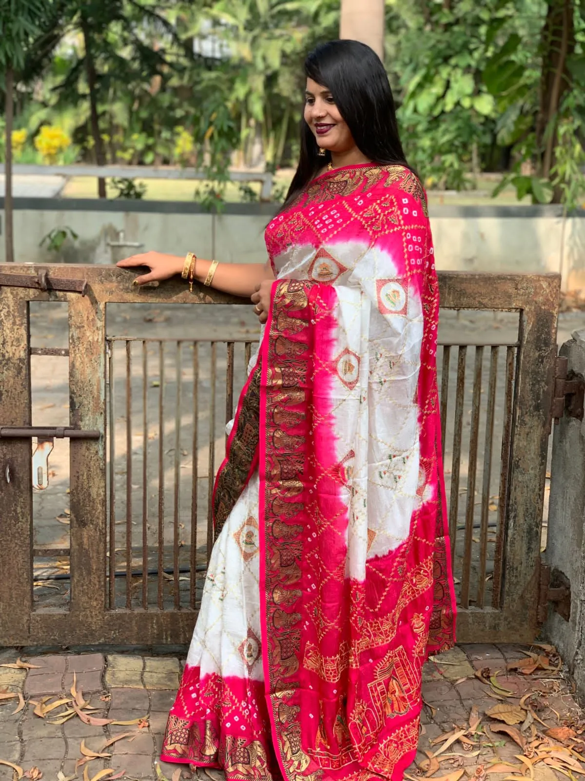 Women's Designer Bandhani Panetar Ghantdi Sarees