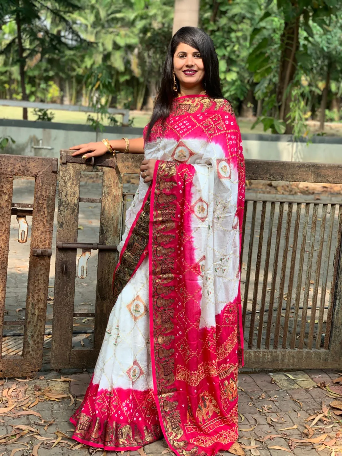 Women's Designer Bandhani Panetar Ghantdi Sarees