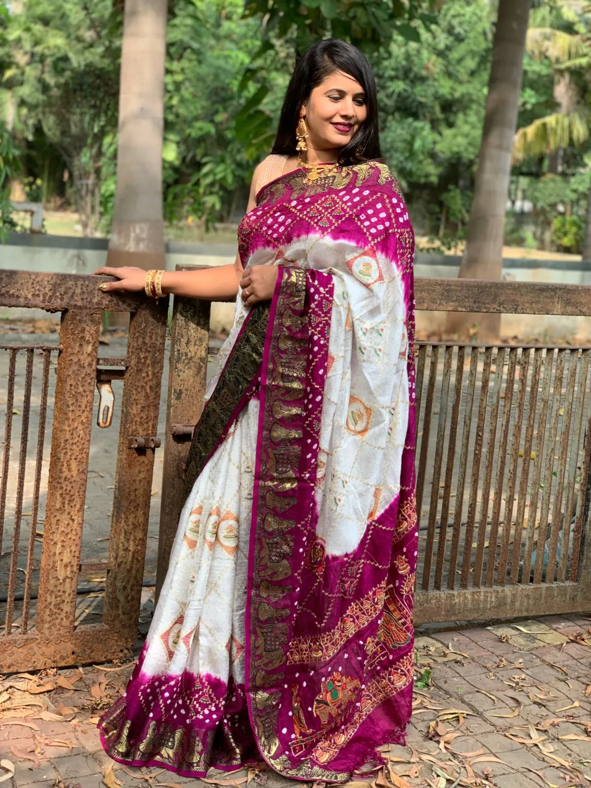 Women's Designer Bandhani Panetar Ghantdi Work Saree